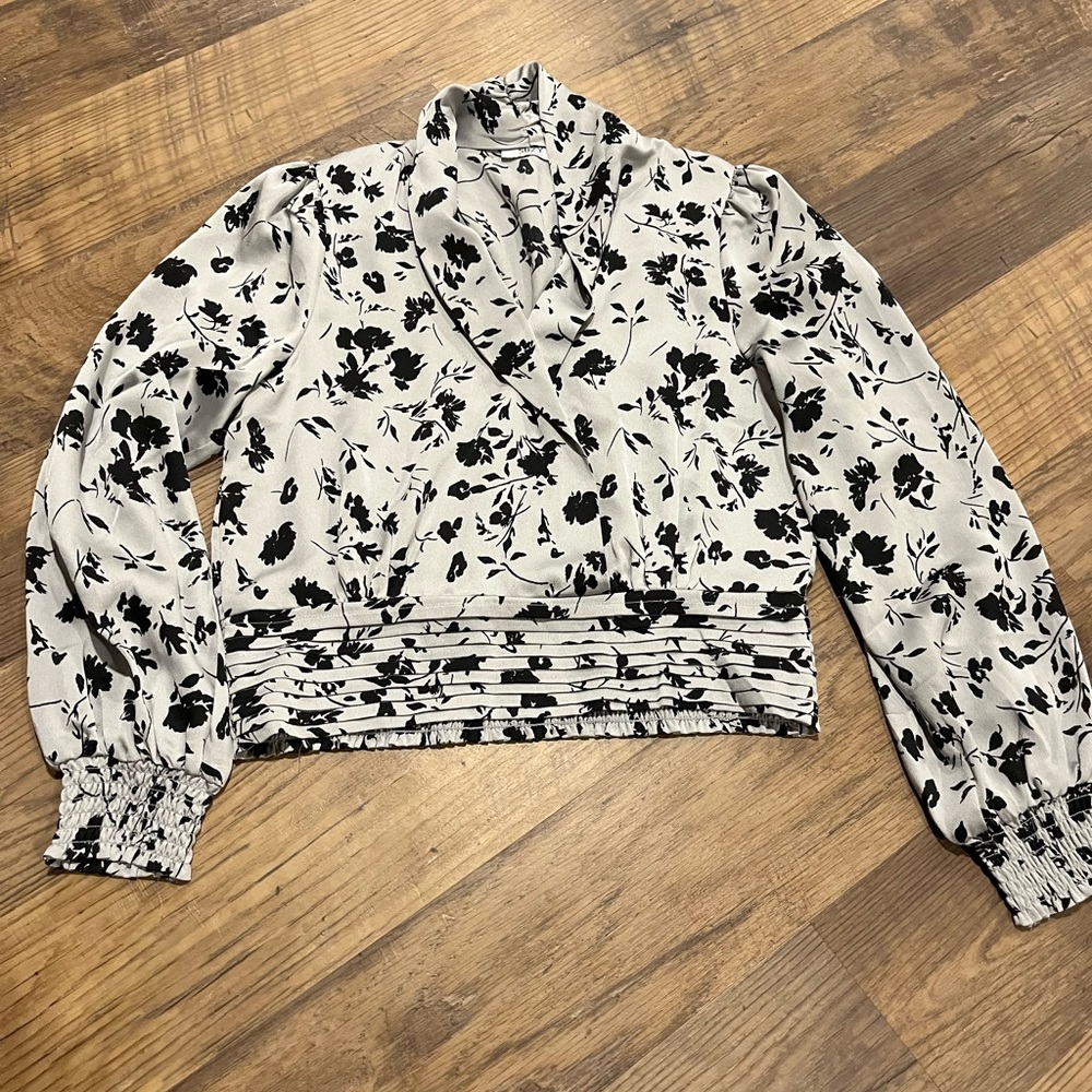 Suzy Shier Floral Black and Grey Women's Top